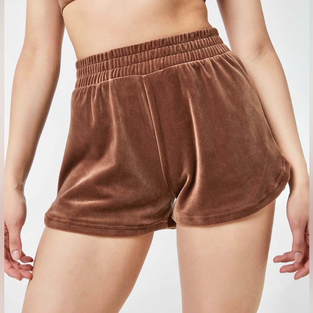 Rose + Vine Brown Velvet High Waist Shorts Size M (fits small)